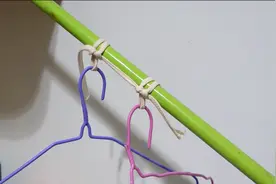 简单的“衣架结”，学了这个打结方法，衣服再也不怕被风吹跑了视频封面