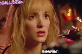 古堡里的机器人与金发美女相恋，却被众人反对，爱情真奇妙！视频封面