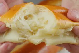 烘焙师傅教我的简单方法做面包，棉花般柔软云朵般轻柔的果酱面包视频封面