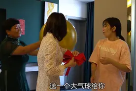 婚礼前一天的准备工作，幺舅 舅娘帮忙铺床，逗得大家哈哈大笑视频封面