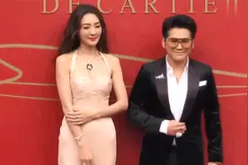 曹格娇妻晒女儿近照 11岁Grace穿露脐衫超时尚 颜值逆袭成小美女视频封面
