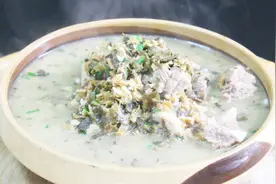 老腌菜炖鲜排骨你吃过吗？学会这样做超级下饭，技巧都在视频里视频封面