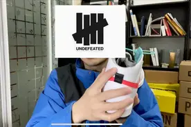 【CE说鞋】Dunk纪念30周年，undefeated专属打造，穿搭神器视频封面