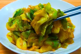 包菜怎么炒脆爽又入味？教你这做法，鲜嫩爽口，好吃下饭还快捷视频封面