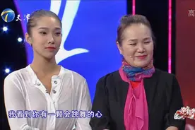 失聪女孩为母亲唱《烛光里的妈妈》，母亲泣不成声｜幸福来敲门视频封面