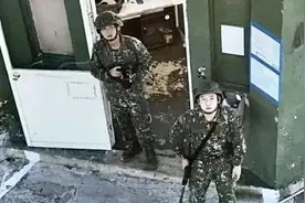 一张解放军拍的照片火爆！2台军“一脸懵”，金门不要战争要和平视频封面