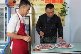 厨师长拜师民间手艺人，学习地道“台儿庄辣子鸡”视频封面