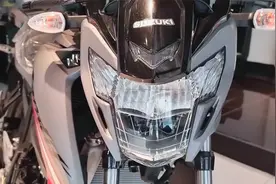 1.1万！铃木盗匪150街车，比飞致好，前后碟刹配ABS，颜值爆表视频封面