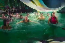 美人鱼：最年老的美人鱼，尾巴才是最漂亮的，这色彩冲击太太棒了视频封面