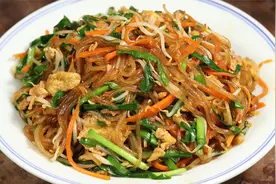 怪不得饭店的炒粉条那么好吃，原来诀窍在这里，出锅不粘锅不成坨视频封面
