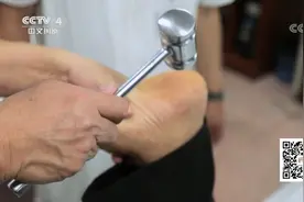 你听说过用锤子治疗足跟痛的吗？一起跟着视频来看看吧视频封面
