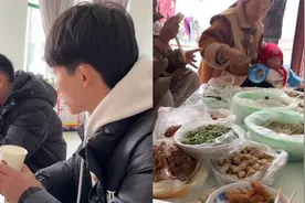 男生第一次去女友家吃饭，桌上菜品令人炸锅：塑料袋套碗装凉菜！视频封面