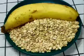 香蕉加燕麦这样吃，让你7天瘦8斤，大肚腩不见了，越吃越苗条视频封面