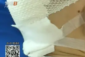 女孩暑假游泳引发“红眼病”，水池的水太脏，一定要装备好！视频封面