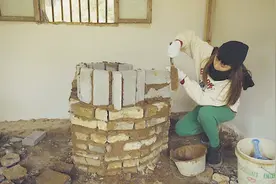 这样的老灶台你见过吗？亲手搭灶台，一个灶，两个锅，柴火用力烧视频封面