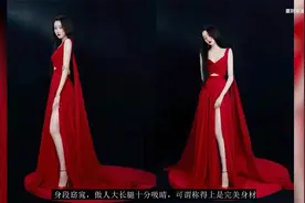 关晓彤开衩红裙现身颁奖礼，身材纤细长腿吸睛，身上珠宝价值70万视频封面