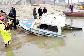 船老大聚会后失联 岳阳蓝天救援队救援六日找到一艘空船视频封面