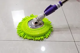 不管家里地板有多脏，教你一个拖地妙招，特别干净又省力，都学学视频封面