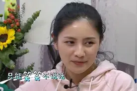 沙溢宠爱胡可，胡可闺蜜吐槽沙溢不靠谱，胡可一旁只是笑笑不说话视频封面