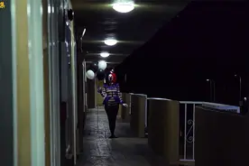 女人独自一人入住酒店,竟然被诡异的小丑女盯上了!视频封面
