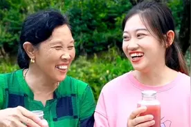 她为了给小儿子治病，做过餐馆洗碗工，回乡后凭笑容赢得千万铁粉视频封面