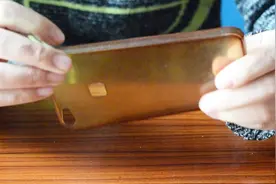 这种发黄的手机壳可不要再扔了，别怪我没提醒你：特别“值钱”！视频封面