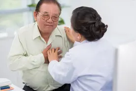 患有心脏病和高血压，还可以坐飞机吗？高压强下会有生命危险吗视频封面
