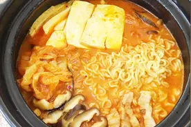 韩式泡菜面：面条Q弹劲道，泡菜酸辣爽口，是一道简单易做的饭菜视频封面