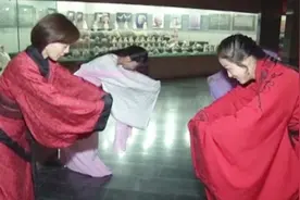 这里是西安：穿汉服，行汉礼，西安这群美女瞬间火了视频封面