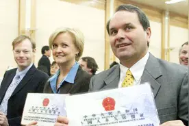 中国有56个民族，外国人加入中国籍后，身份证上是什么民族视频封面