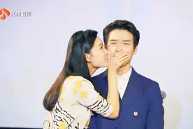 我们相爱吧：李沁大胆亲吻魏大勋，当众承认大勋男友身份，太秀了视频封面