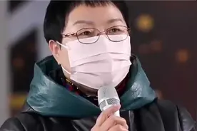 小区居民认为地下停车库的，人防车位归自己用，工作人员作出解释视频封面