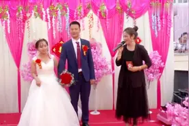 陕西一高个子娶1米4的姑娘，小巧玲珑，猜猜新娘多少岁视频封面