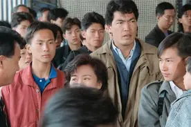 大傻哥再也不拿刀砍人了，送儿子上警校真的这段太逗了！视频封面