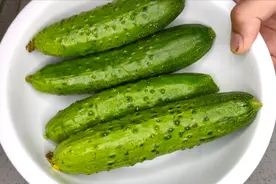 洗黄瓜别用清水洗，农药根本洗不净，教你个妙招，农药虫卵全跑光