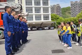 舟山100名萌娃参观 唱《听我说谢谢你》致敬消防员视频封面