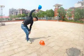 网上廉价安全帽和“领导”安全帽有多大区别，猛的一砸碎一地？视频封面