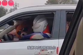 搞笑：不一样的学校不一样的军训，我们学校都这样玩好开心啊视频封面