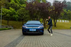 配置良心！老宫带你无脑冲全新创世版比亚迪汉EV视频封面
