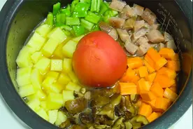 电饭锅版懒人焖饭，3分钟就搞定，饭菜一锅出，学会不点外卖了视频封面