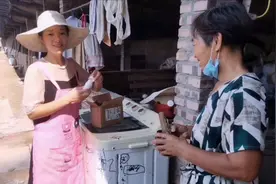 养猪老妈用最廉价的投奶方法给老母猪催奶，效果惊人，小猪吃到撑视频封面
