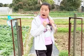 农村二货搞笑，演绎《女人是老虎》太逼真了，看完这你还敢结婚吗视频封面