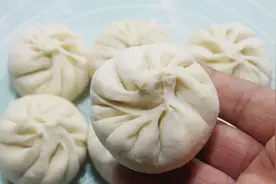 手把手教你在家蒸包子，纹理漂亮褶子均匀，过年了快学起来视频封面