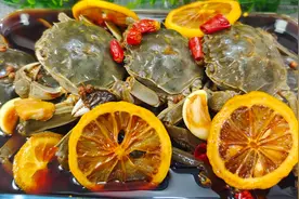 大厨分享饭店卖398一份的醉蟹，做法简单，鲜嫩肥美又不腥，收藏视频封面