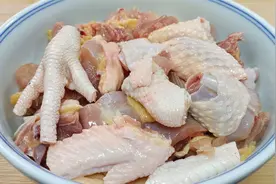 家常炒鸡块到底要不要焯水？大厨教你正确做法，鸡肉不柴鲜嫩入味视频封面