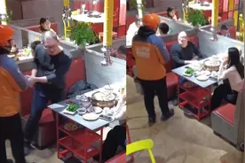 尴尬！郑州一跑腿师傅去餐厅送身份证，被客户约会对象误会遭差评视频封面