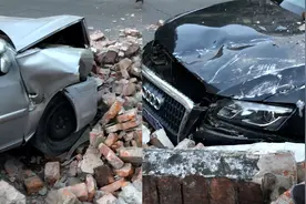 学员考科目二踩油门不松，撞穿围墙碎石砸中奥迪车，事故无人伤亡视频封面