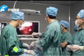 每天玩手机六小时，小伙儿的腰椎差点“报废”！视频封面