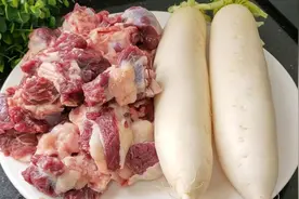 2个萝卜1根牛肉排，这样做一锅，广东人百吃不腻，汤汁都吃个精光视频封面