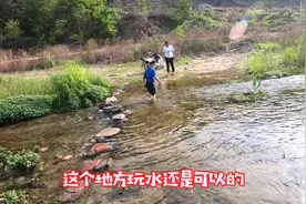 省道329旁边的一处小河滩，水清山秀鱼儿成群，一处玩水的好地方视频封面